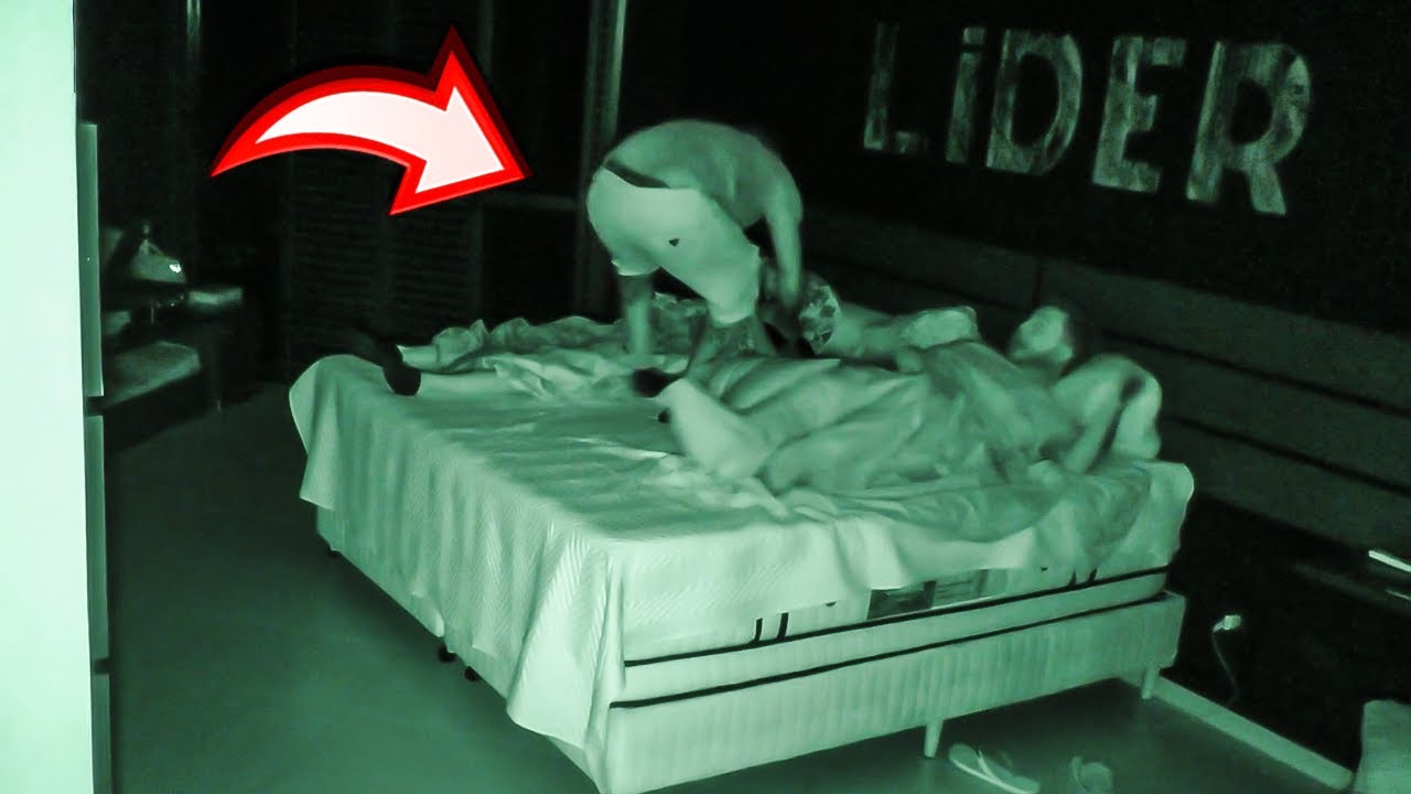 COLOCAMOS UMA CÂMERA DE VISÃO NOTURNA ESCONDIDA NO QUARTO DO CLONE E VIMOS ISSO!!