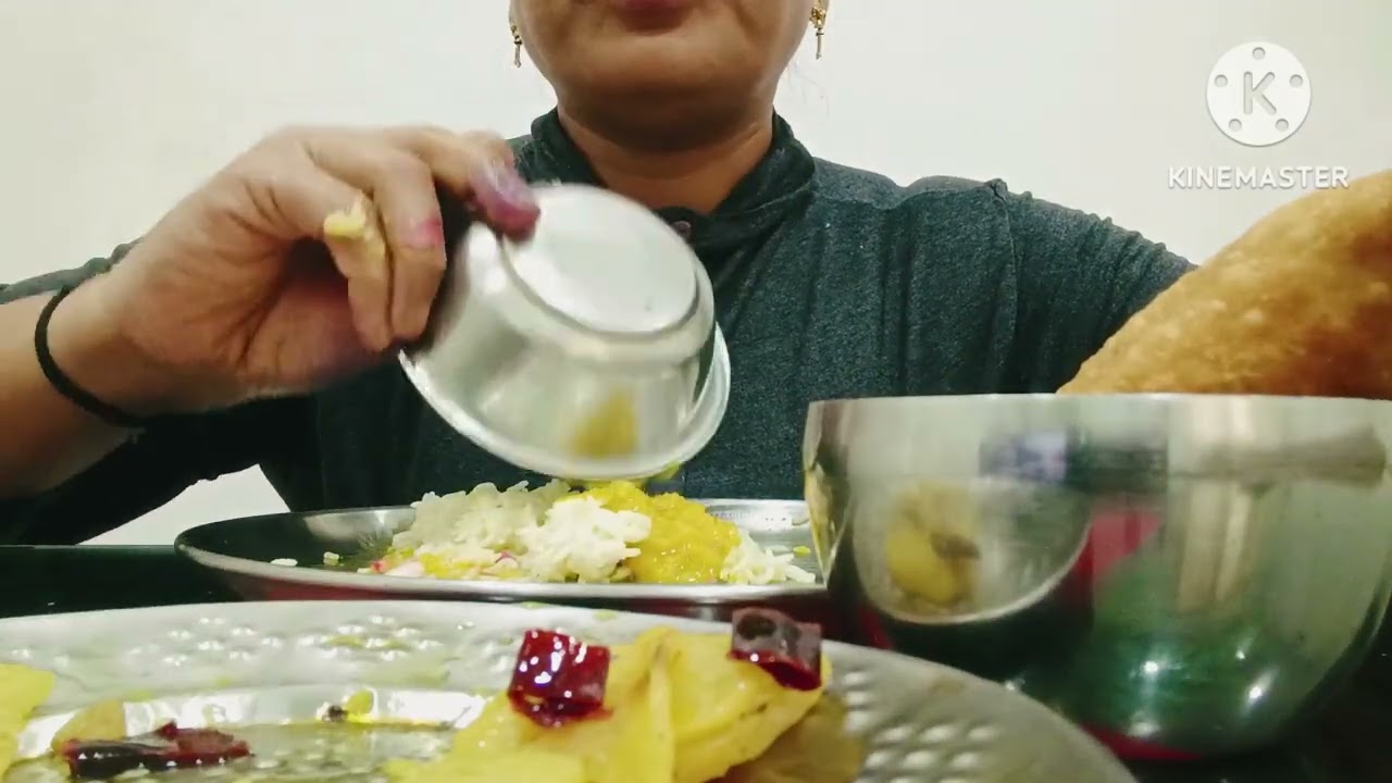 ASMR: दाल चावल और आलू की सब्जी और gujiya #fiveminutesmukbang @FiveMinutesMukbang