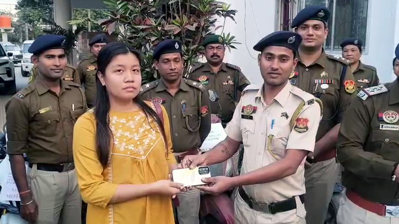 SP Namit Pathak handed over one scooty and five motorcycles to its rightfull owner