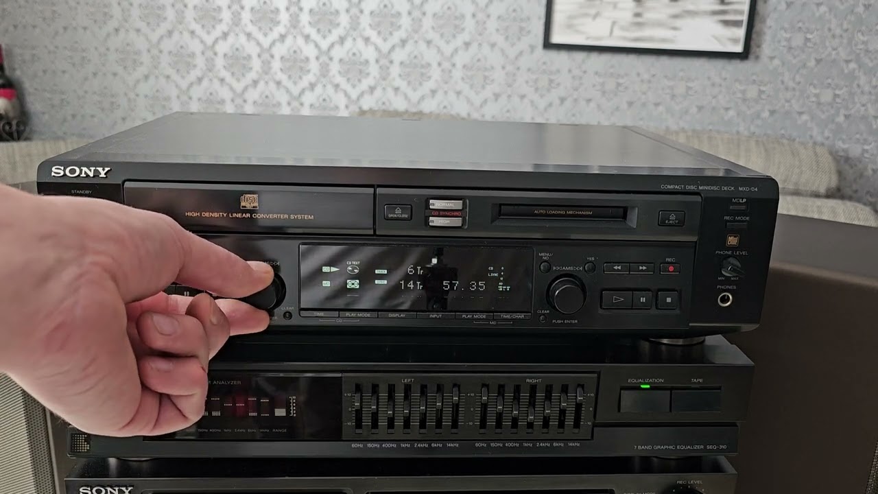 SONY MXD-D4 MiniDisk & CD-Player / Sony SEQ-310 7 Band Graphic Equalizer