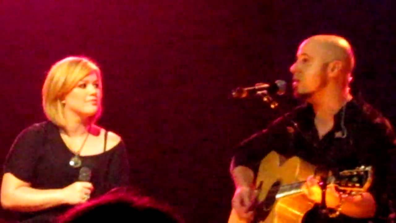 chris daughtry and kelly clarkson perform 