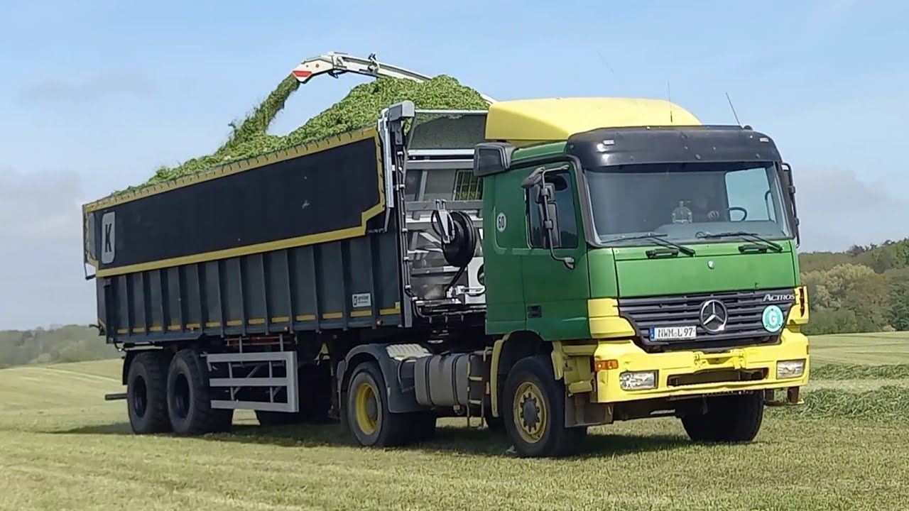 Gut Hohen Luckow Gras häckseln.Jaguar 970,John deere 7R/MB Actros-Agroliner,Case Optum 250,Fendt 826