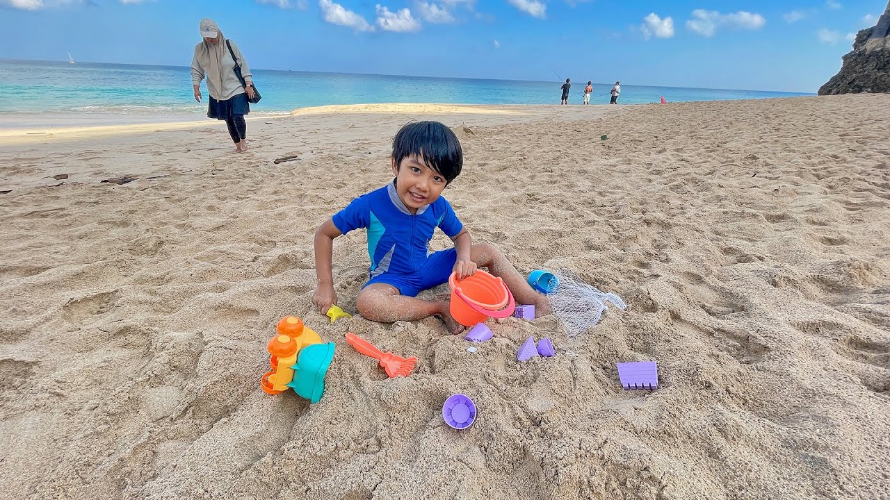 Kyo Main Pasir di Pantai
