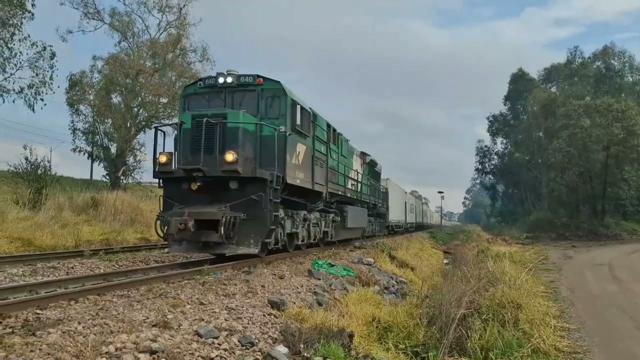 Trens na região metropolitana de Curitiba PR Brasil 4K