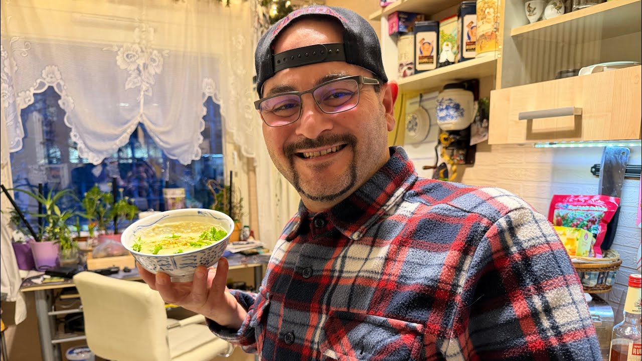 Knollensellerie-Suppe mit Pistazien.