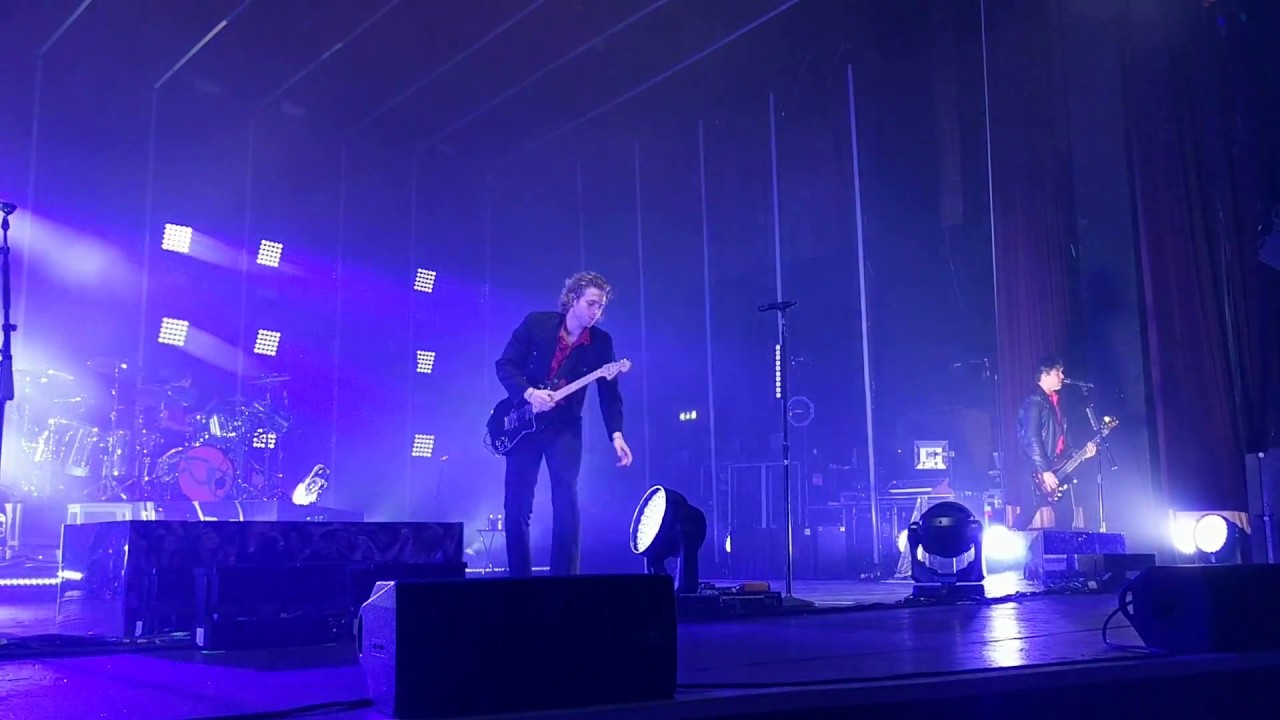 Moving Along - 5 Seconds  of Summer (Live @ o2 Apollo, Manchester - 27/10/18)