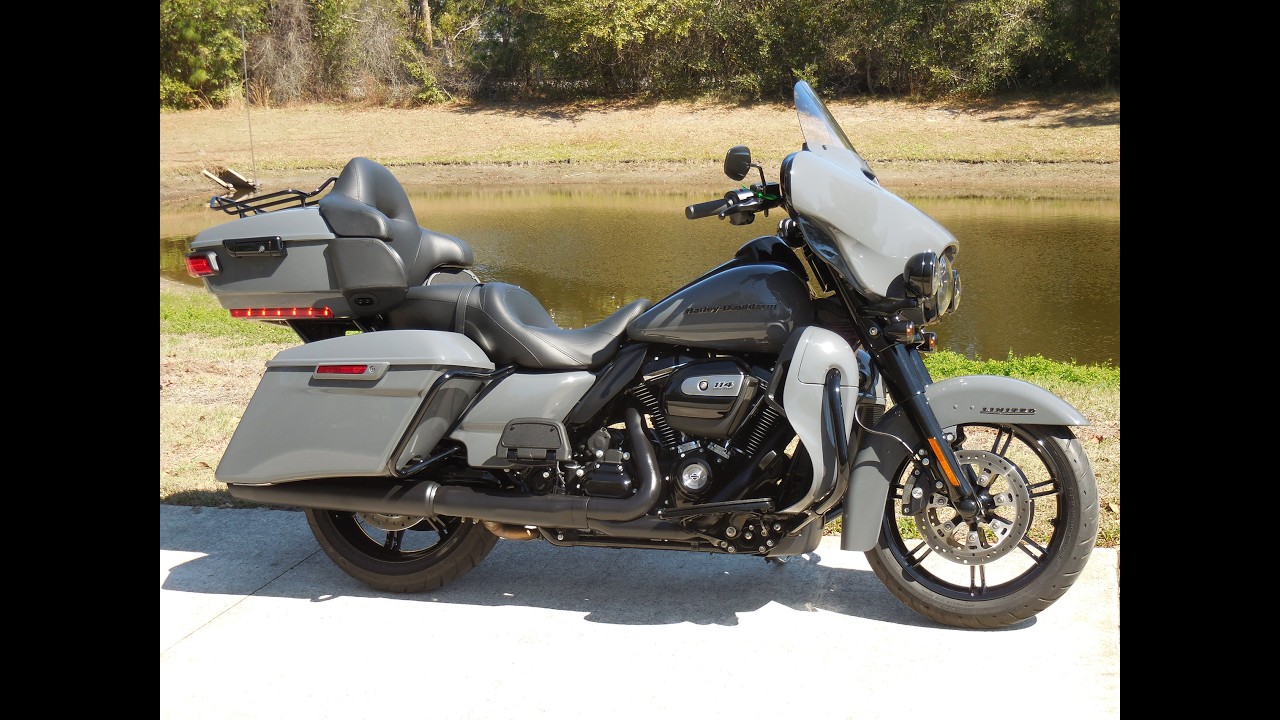 2023 HARLEY ULTRA LIMITED ONLY 800 ACTUAL MILES BLACKED OUT PACKAGE FLAWLESS BEST COLOR NO BS FEES!