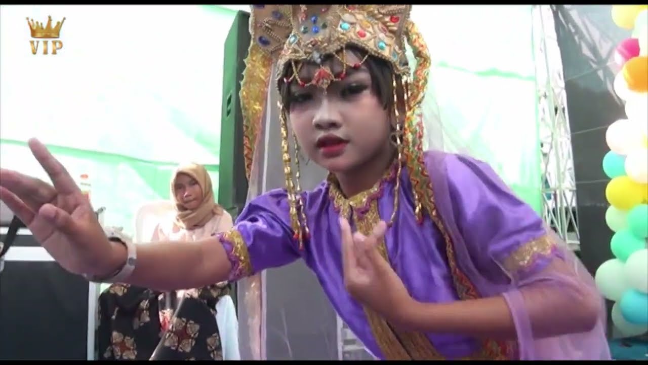 tari ular dalam rangka hari ulta adik hany
