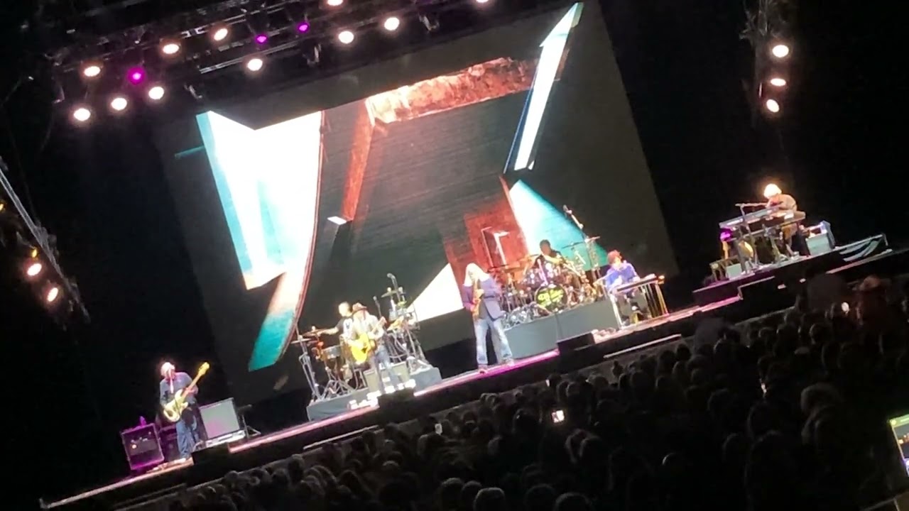 South City Midnight Lady ~ Doobie Brothers 10/06/23 Mohegan Arena CT.