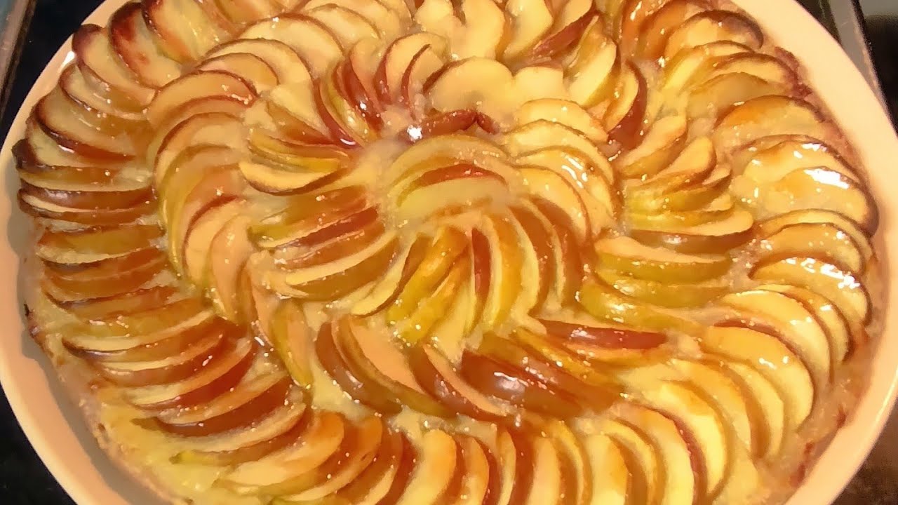 Tarte de maçã em massa folhada com creme de pasteleiro
