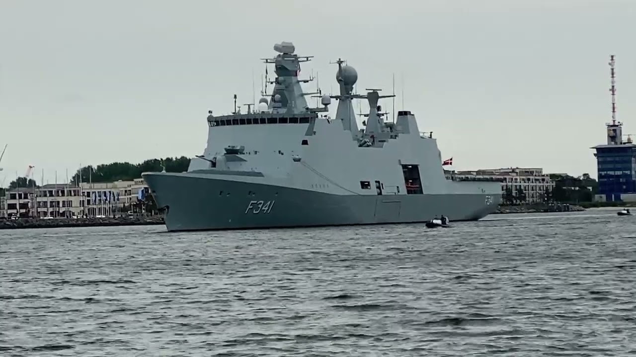 HDMS ABSALON (F 341) verl&auml;sst Rostock 5.6.2025 Start zum BALTOPS 2025 Man&ouml;ver