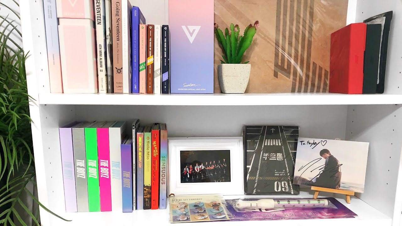 Reorganizing and cleaning my kpop shelf ♡
