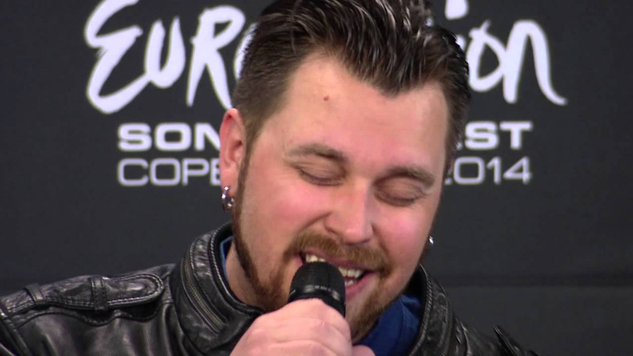Carl Espen sings 