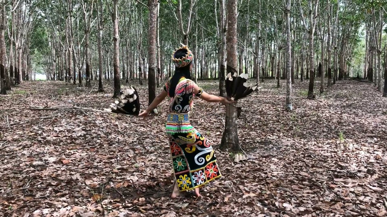 Tari Tunggal Dayak Kenyah