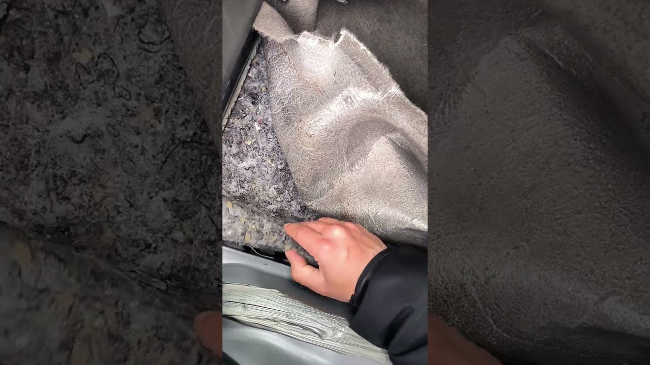 Р4, Кобальт вода в салоне под ковриком задний пассажир. cobalt water inside the car