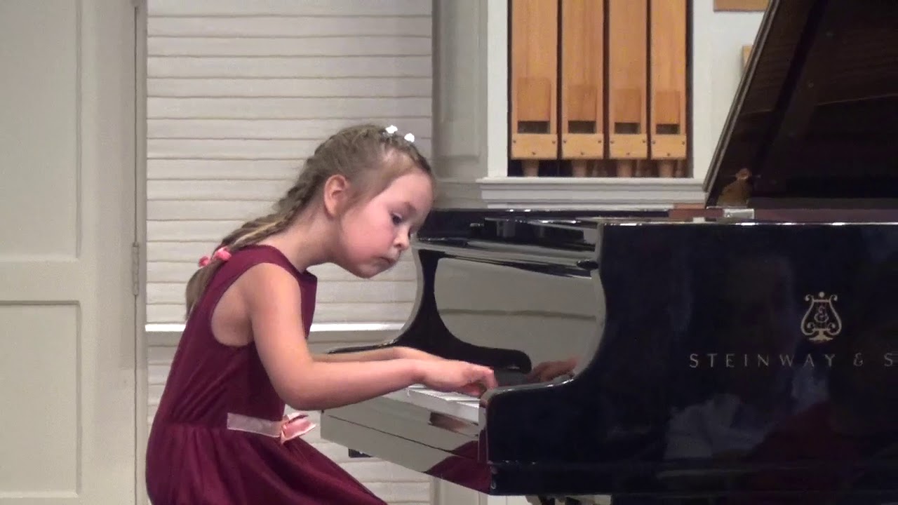 Mladí pianisté hrají na klavíru Steinway 2018 (Klára 7) 1. cena