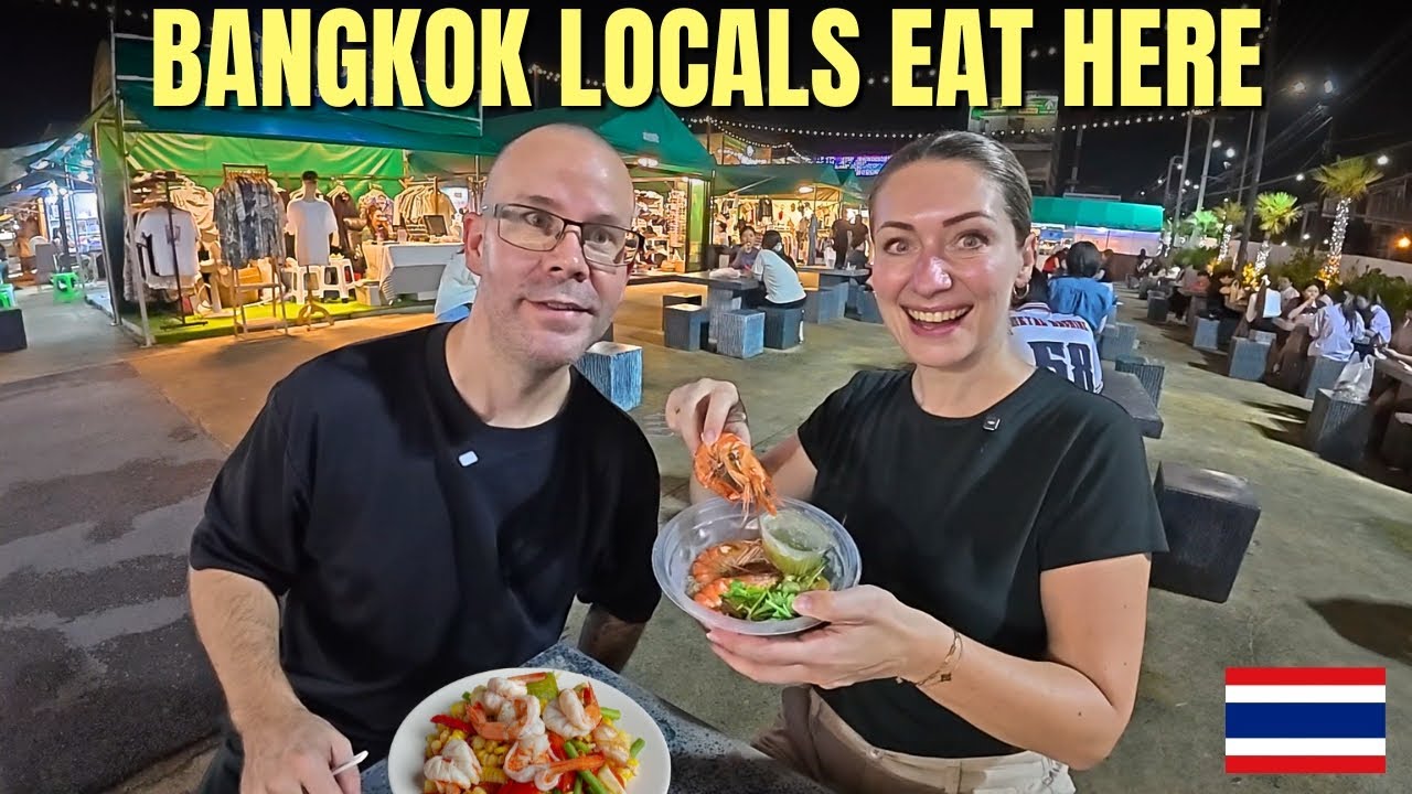 You Cannot Miss This Bangkok Night Market! FIRST ONE MARKET Thalat Phlu 🇹🇭