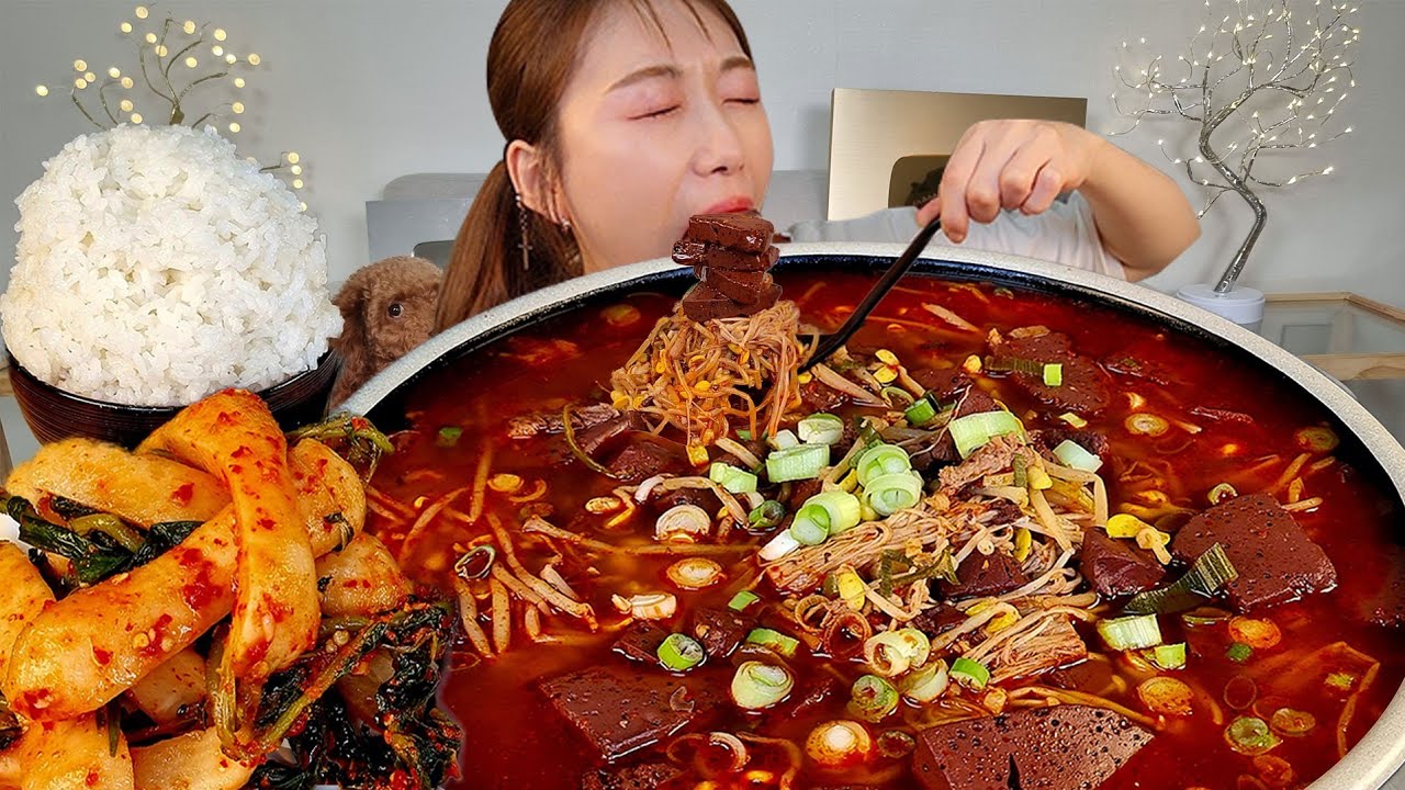 ASMR 솔직하게 말할게요 1.5배속으로 보면 더 맛있어보여요😳 선지국밥 한그릇 알타리김치 리얼먹방 :) Seonji Rice Soup, Radish kimchi MUKBANG