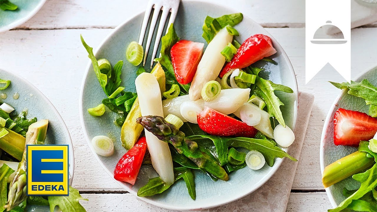 Spargelsalat mit Erdbeeren Rezept | Fruchtiger Salat mit grünem und weißem Spargel | EDEKA