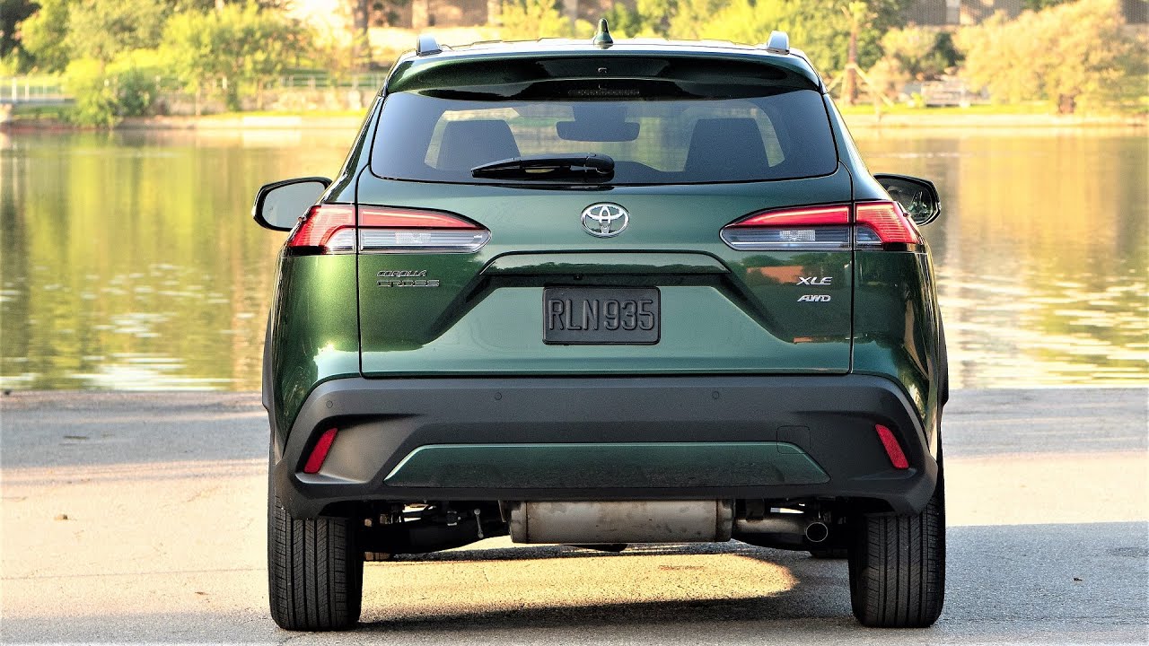 Новый 2022 Toyota Corolla Cross - семейный компактный кроссовер