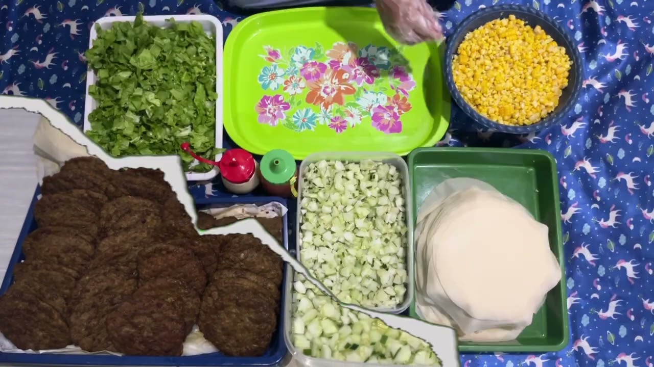 Haaaii semuanyaaa, kami dari kelompok 6!!! Kamii membuat lumpia beeff^_^ SELAMAT MENIKMATI VIDEOO!!