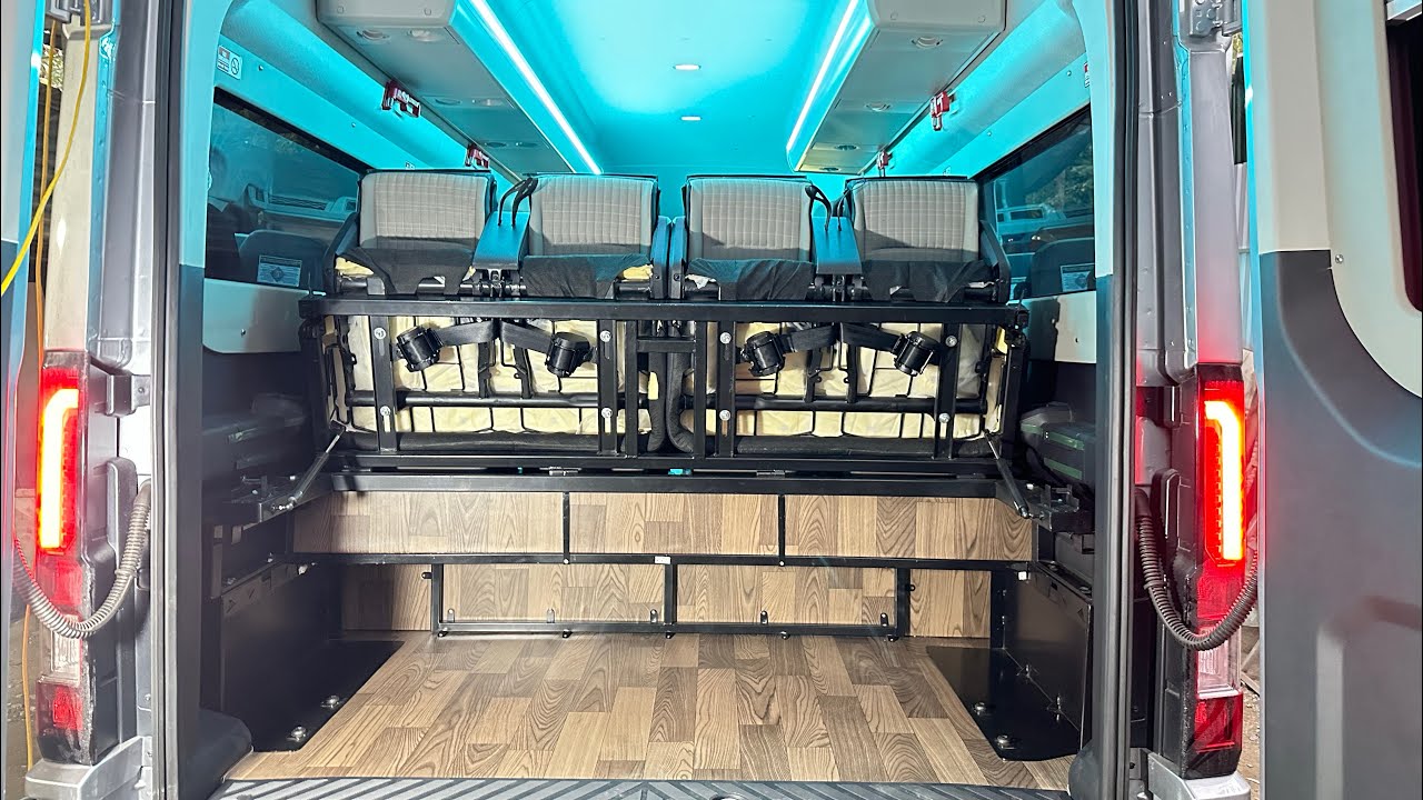 Ford transit 18 chỗ 2025 lắp hầm cốp tam cấp gập cuộn theo ý muốn . Cốp lắp Rộng đẹp nhất Việt Nam