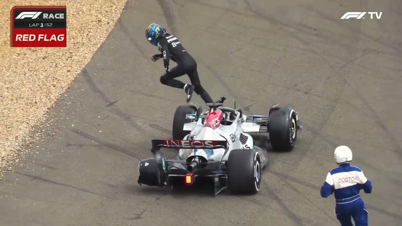 Russell runs to Zhou after crash | F1 Silverstone 2022