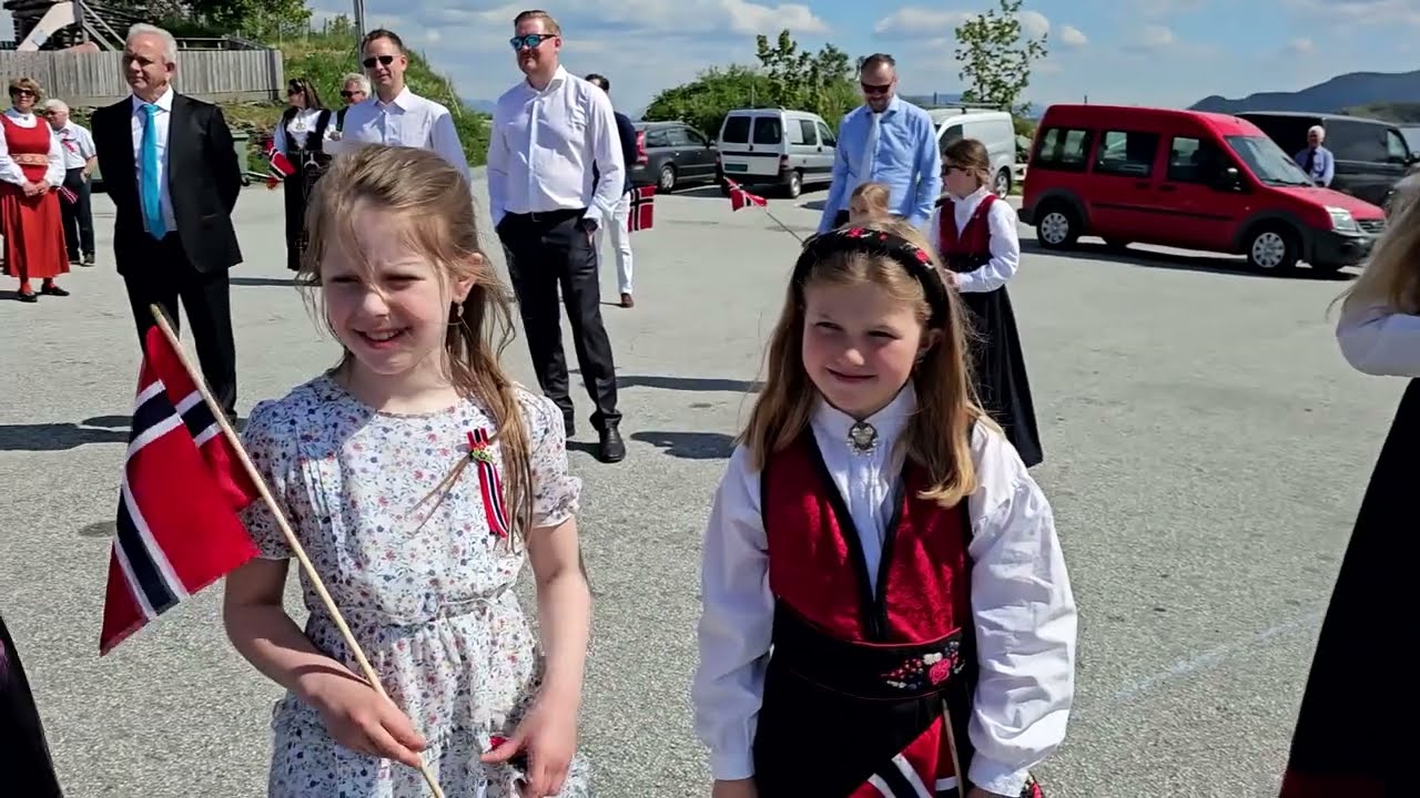 -DAGEN VART AVSLUTTA MED BADING - 17. MAI  FEIRING  PÅ TANSØY/ASKROVA 2024
