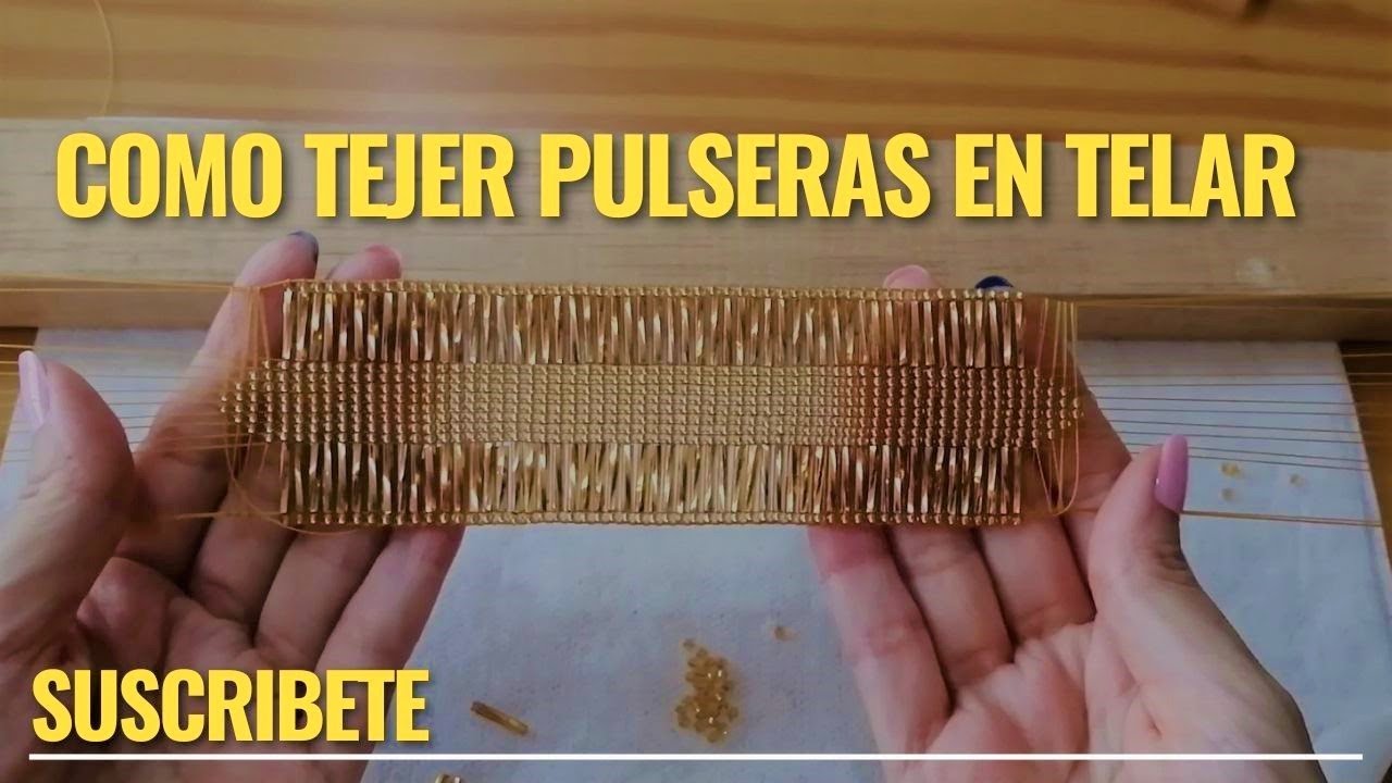 Pulsera Brazalete en Telar con Mostacillas