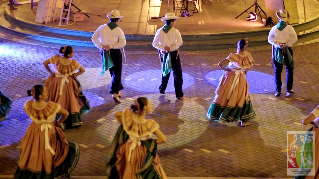 El pueblo está de fiesta - Cofea