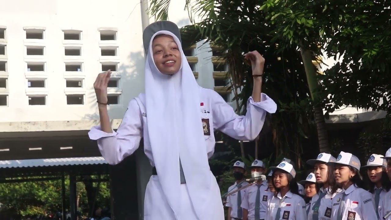 Mars BNN dinyanyikan oleh 1259 siswa SMAN 1 Semarang beserta segenap Pendidik & Tenaga Kependidikan