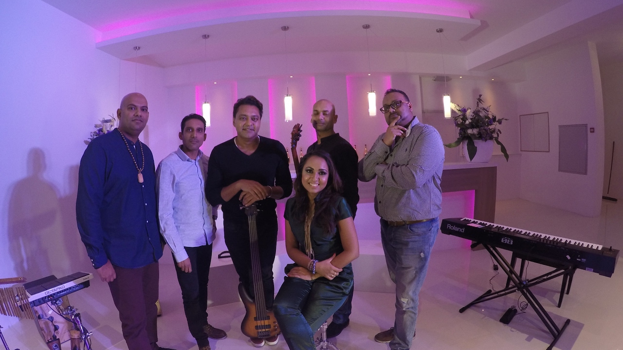 Tu Tu Hai Wohi - Bollywood Unplugged featuring 