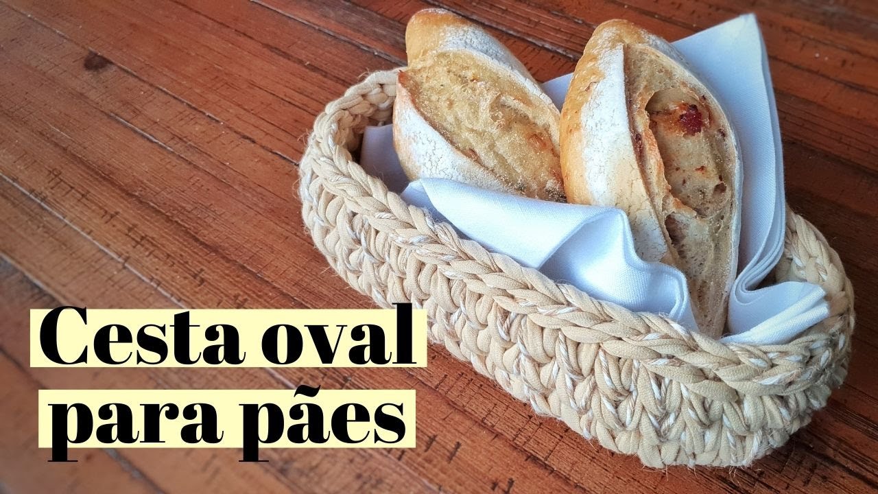 Cesto oval de crochê em fio de malha | por Ju quem fez