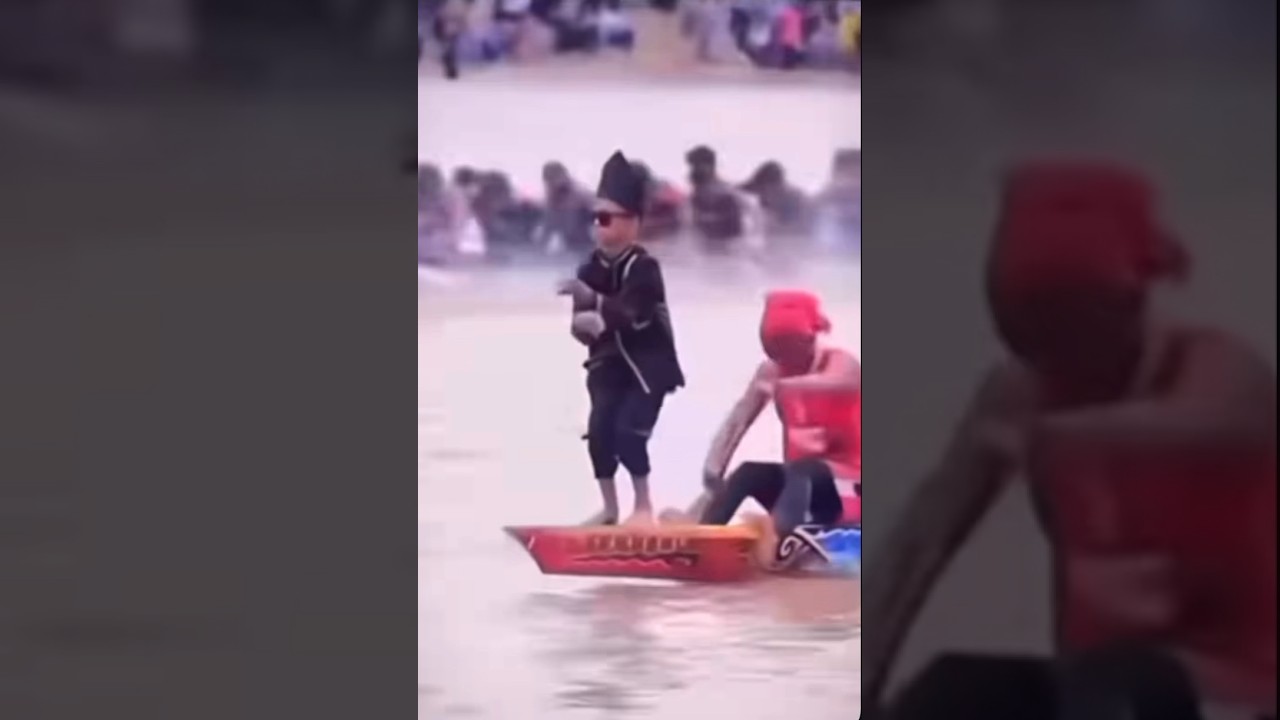 Indonesian boat racing #indonesia #kid #indonesiankid #aura #pacujalur  #boat #racing