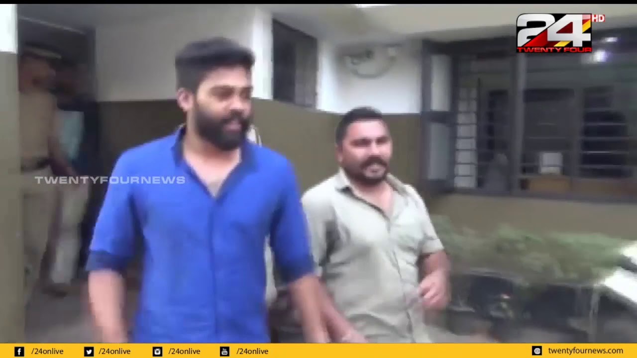 മലപ്പുറം നിലമ്പൂർ പൊലീസ് സ്റ്റേഷനിൽ ഗുണ്ടാ വിളയാട്ടം