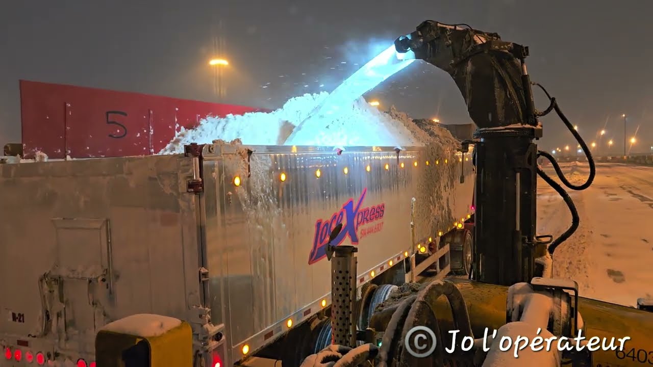 #Déneigement avec #souffleuse Larue. #Snowremoval ❄️