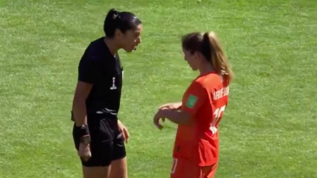 daniëlle van de donk being feisty for 3 minutes and 15 seconds