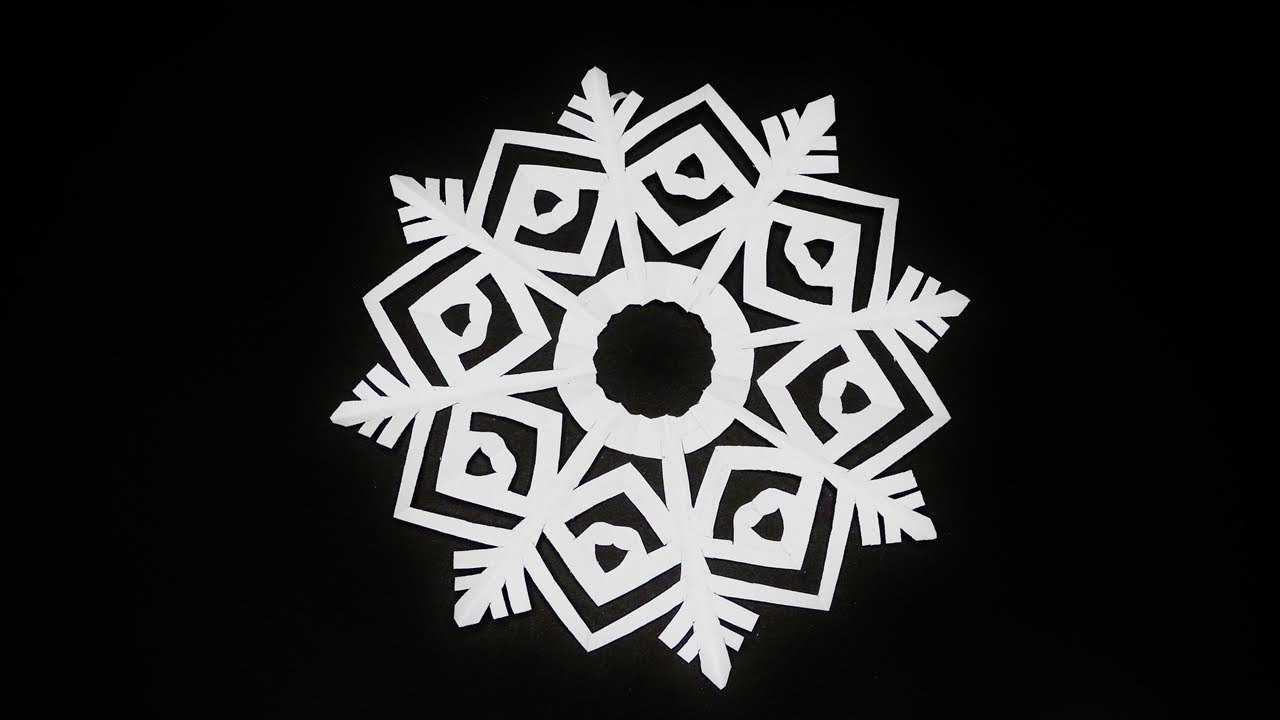 How to Make Easy Paper Snowflakes (1720)