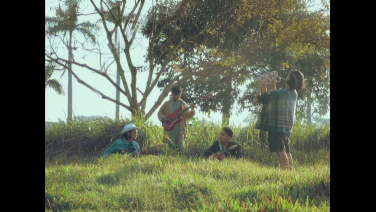 Kinder Bloomen - Taxi to The Massala Guy (Official Video)