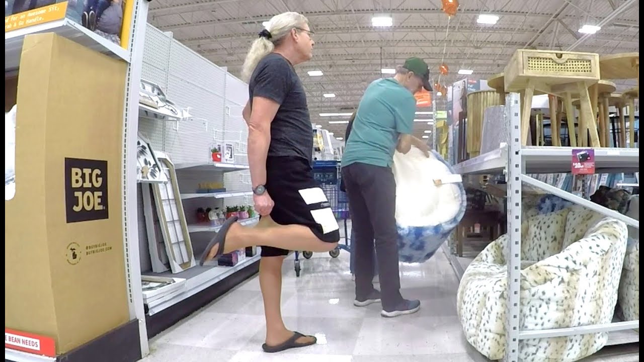 Can men wear pantyhose?