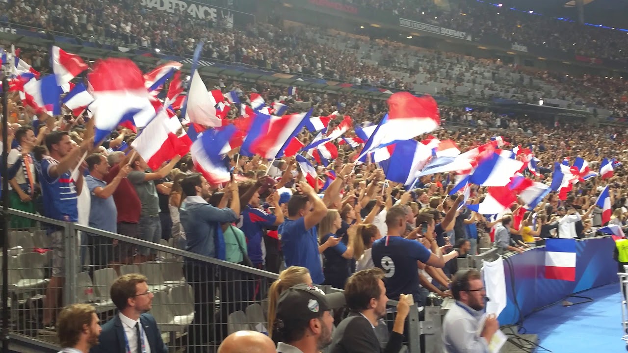TIFO ET HYMNE DE LA FRANCE LORS DU MATCH FRANCE-PAYS-BAS DU 9 SEPTEMBRE 2018