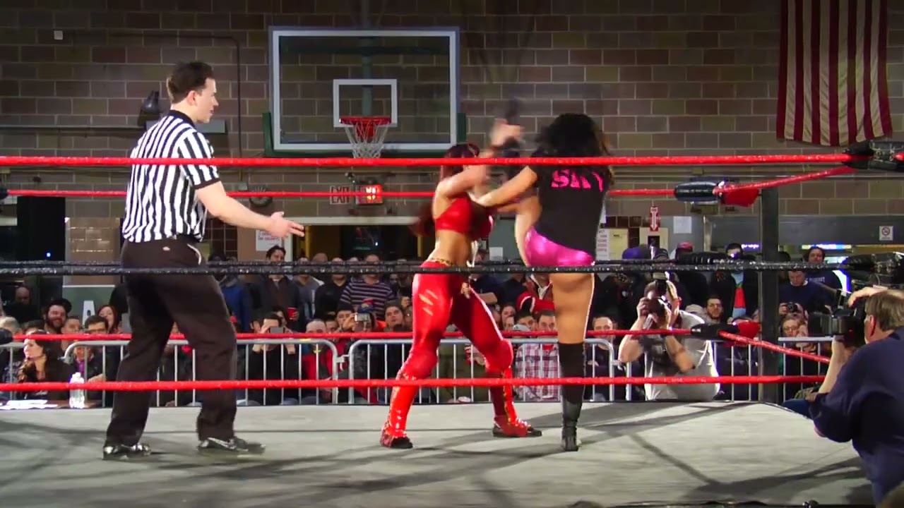 Ivelisse Velez vs Reby Sky w/Katarina Leigh on commentary