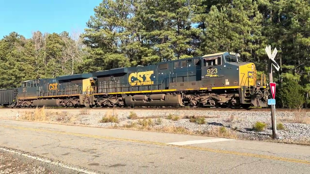 CSX X419 slowly crawls though BX before heading into collier yard