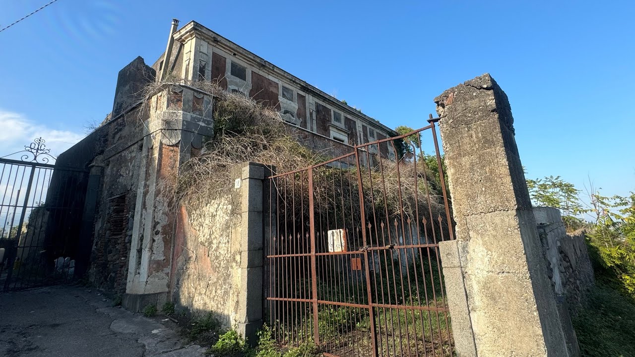 CASA TUTTA ARREDATA ABBANDONATA IN CAMPAGNA