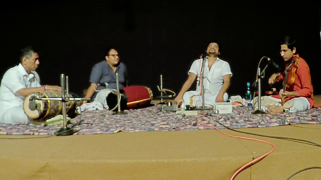 Kunnakudi M. Balamurali krishna - Velum Mayilume - Sucharithram - Rupakam - Kotishwara Iyer