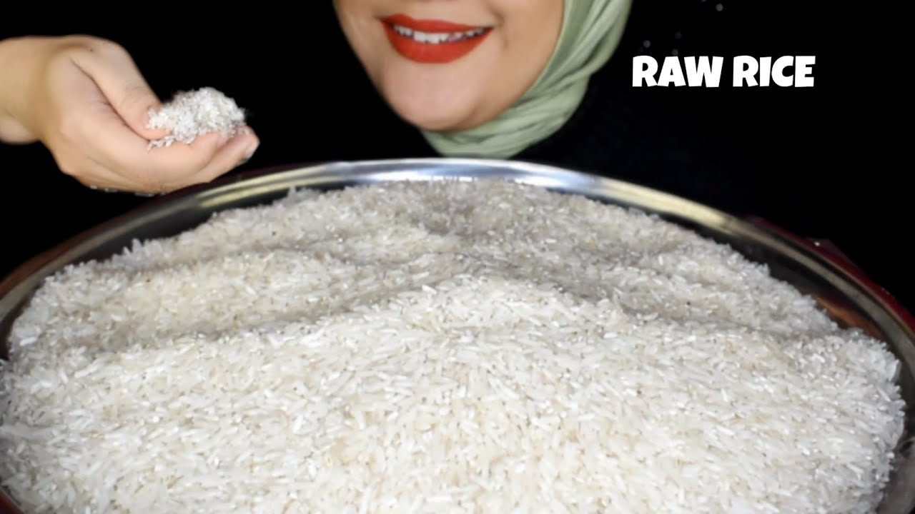 satisfying || ASMR RAW RICE EATING || RAW RICE|| MAKAN BERAS MENTAH PAKE TANGAB DUA SUAP