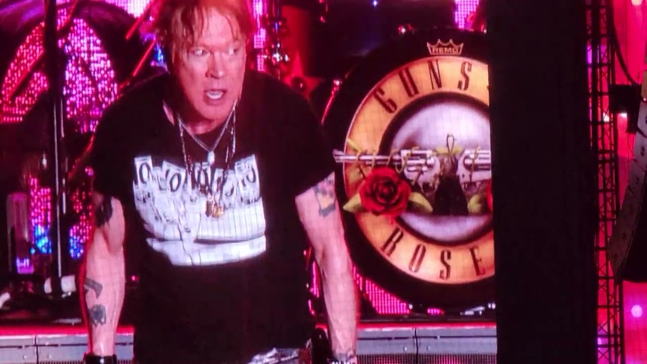 Guns n roses Wrigley field 2023! video could be better.