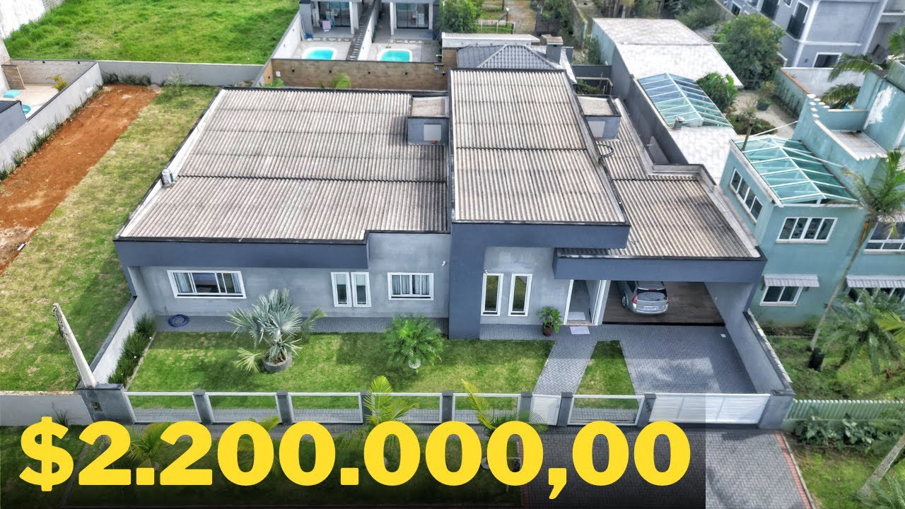 RESIDÊNCIA COM PÉ DIREITO ALTO E 720m2 DE TERRENO NO BALNEÁRIO COROADOS - GUARATUBA PARANÁ.🏝️☀️
