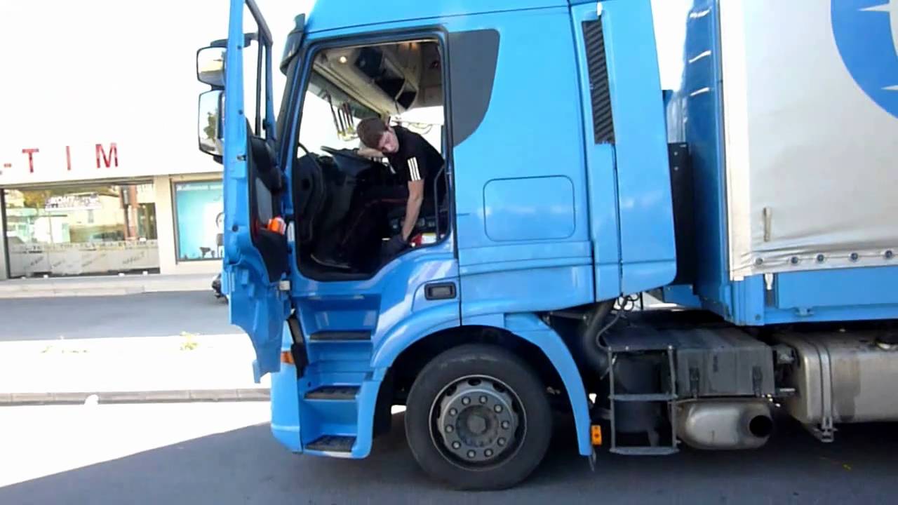 Trailer detach+driving
