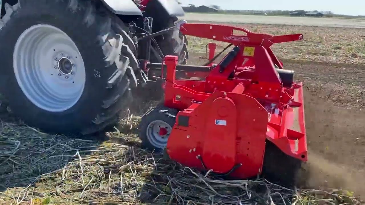Massey Ferguson 6S met Concept Agri BioMulch